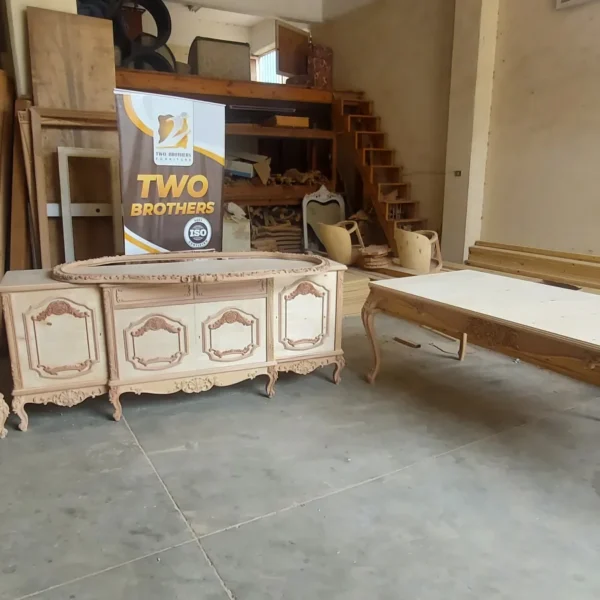 بوفيه فاتح بتفاصيل كلاسيكية